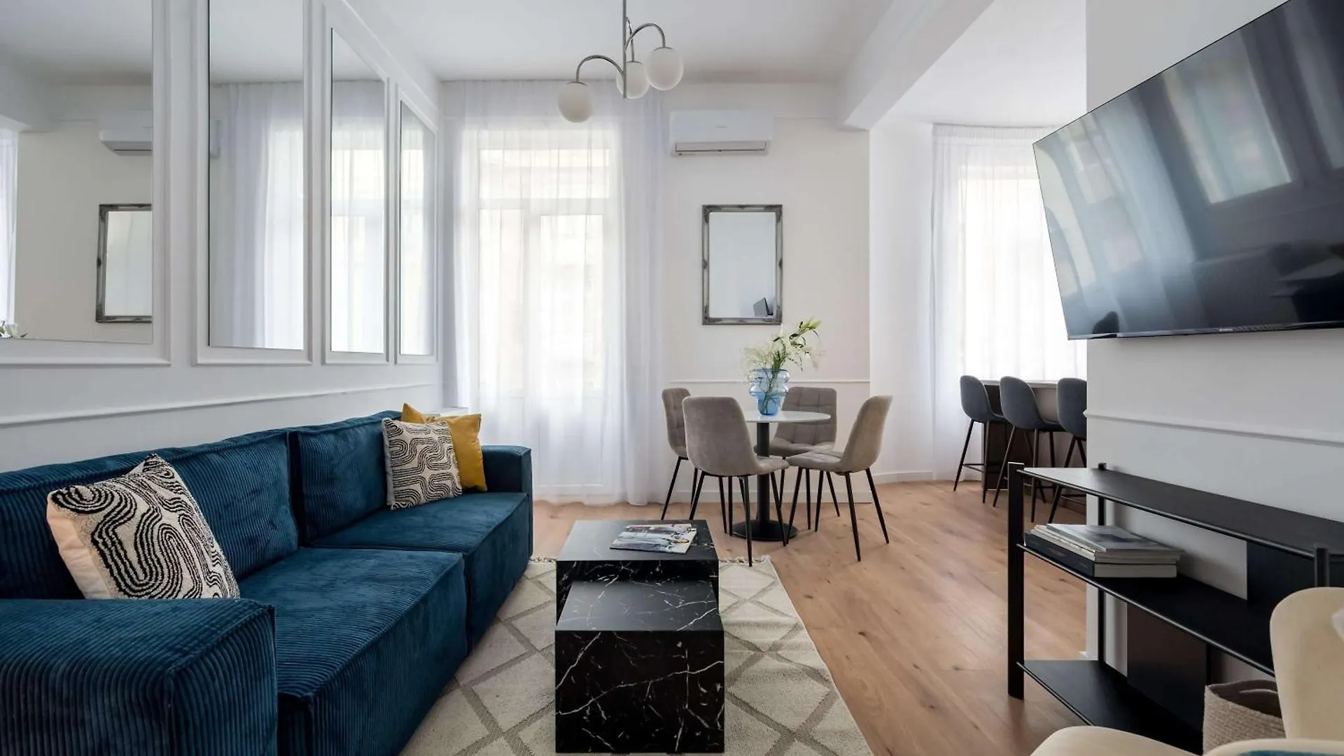 Gorgeous & Bright 2Br Condos - Steps From Old Town Bucharest