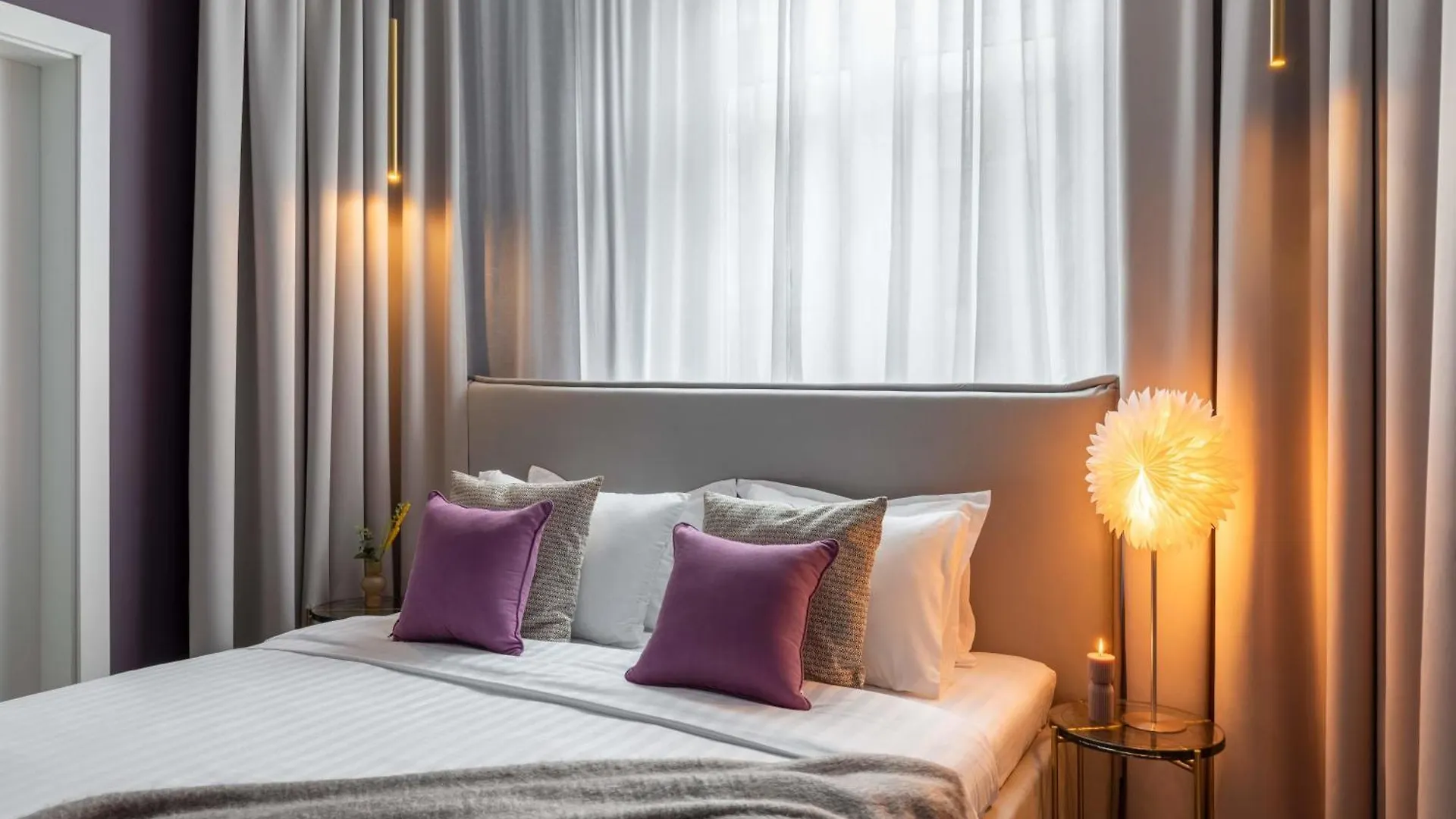 Gorgeous & Bright 2Br Condos - Steps From Old Town Bukurešť