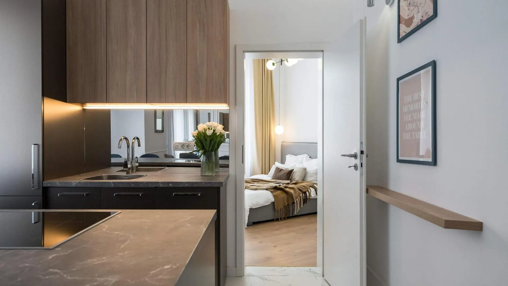 Gorgeous & Bright 2Br Condos - Steps From Old Town Bukurešť Rumunsko