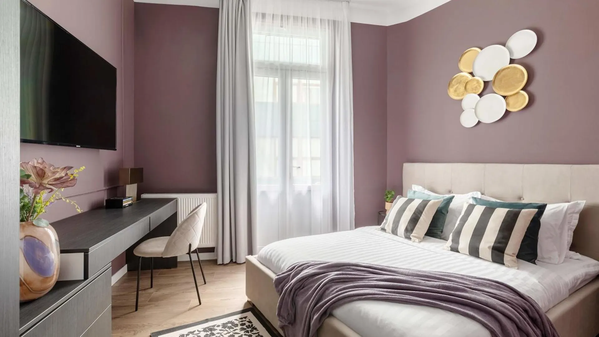 Gorgeous & Bright 2Br Condos - Steps From Old Town Bukurešť 0*,