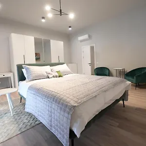 Apartment Umbrella Street Center Luxury 2 Bedroom, Bucharest
