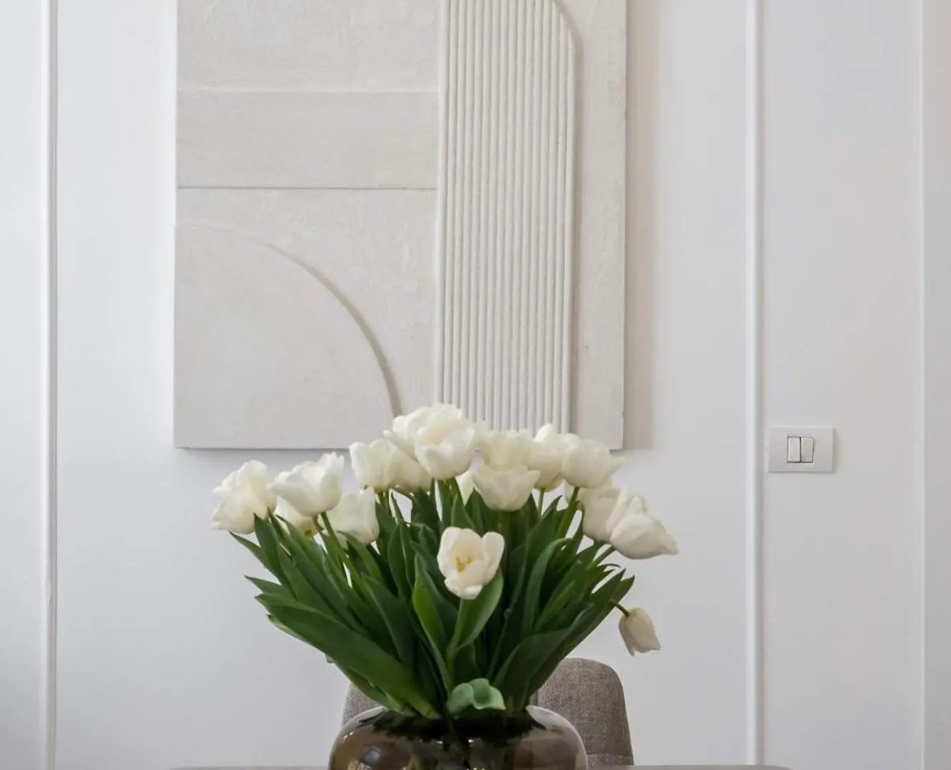 Gorgeous & Bright 2Br Condos - Steps From Old Town Bucharest