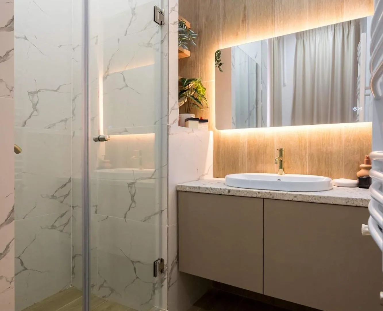 Gorgeous & Bright 2Br Condos - Steps From Old Town Bucharest 0*,  Romania