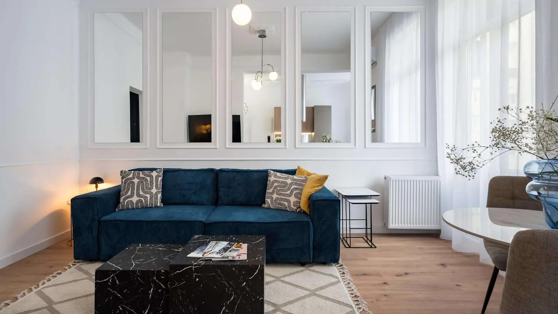 Gorgeous & Bright 2Br Condos - Steps From Old Town Bucharest 0*,